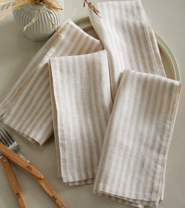 2x 4 Pack Napkins 17in X 17in Tan and White Stripes (2 Count)