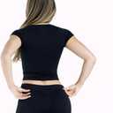 Womens Compression Workout Crop Tops Slim Fit Seamless Activewear Short Sleeve T Shirt Stretchy Breathable Gym Yoga Top (Black, S)
