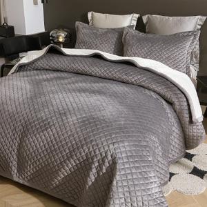 tohrisa King Size Velvet Quilt Set, Ultra Soft 3 Pieces Bedding with 2 Pillow Shams, Lightweight All Seasons Reversible Coverlet Bedspread with Plaid Quilting, Grey/White 108x96 Inches, KING/CAL.KING