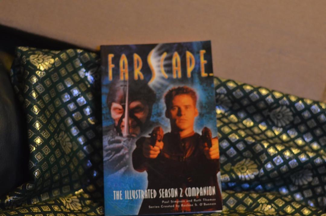 Farscape: The Illustrated Season 2 Companion, Paperback