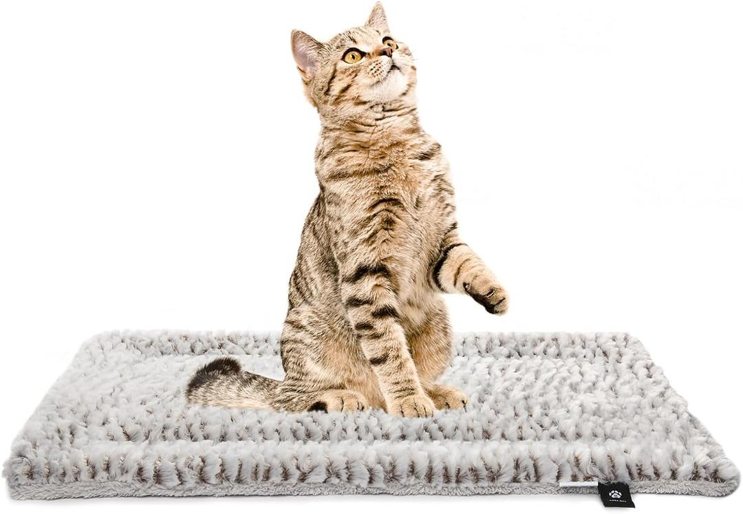 Self Heating Cat Pad Self Warming Cat Bed 22" x 17" Thermal Mat Extra Warm Pet Mat for Outdoor and Indoor Large Kittens Small Puppy Pets