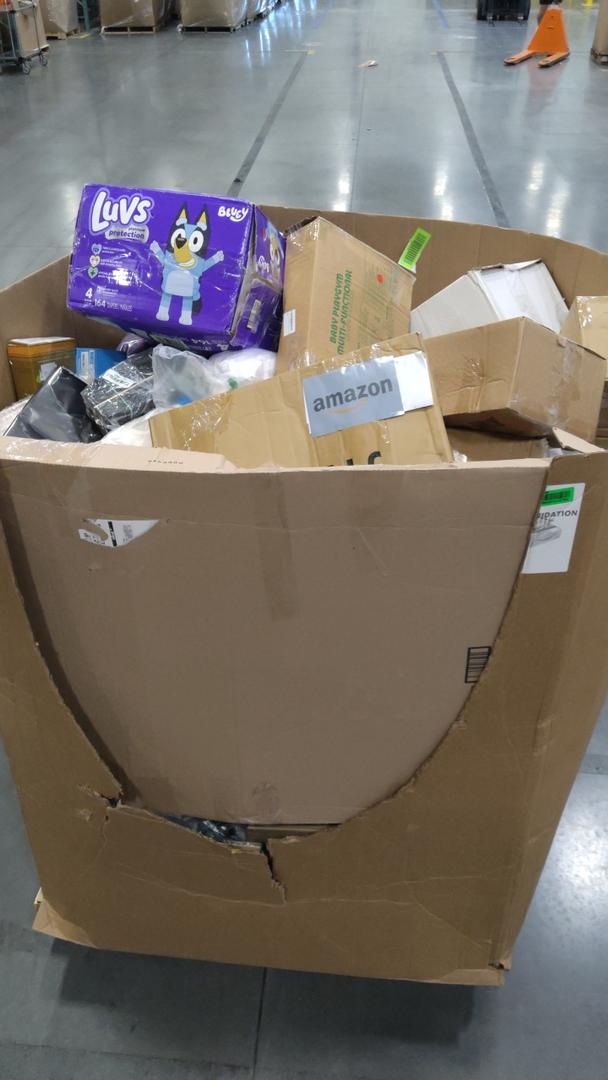 Pallet of salvage items