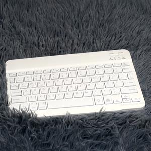 OMOTON Bluetooth Keyboard Compatible with iPad A16 11th 10th Generation, iPad 10.2 (9th/8th/7th), iPad Pro 13/12.9/11 inch, iPad Air/Mini and More iOS Devices, White