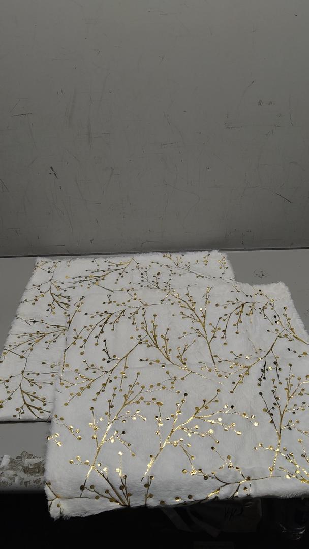 2 pillow cases 19.5x19"