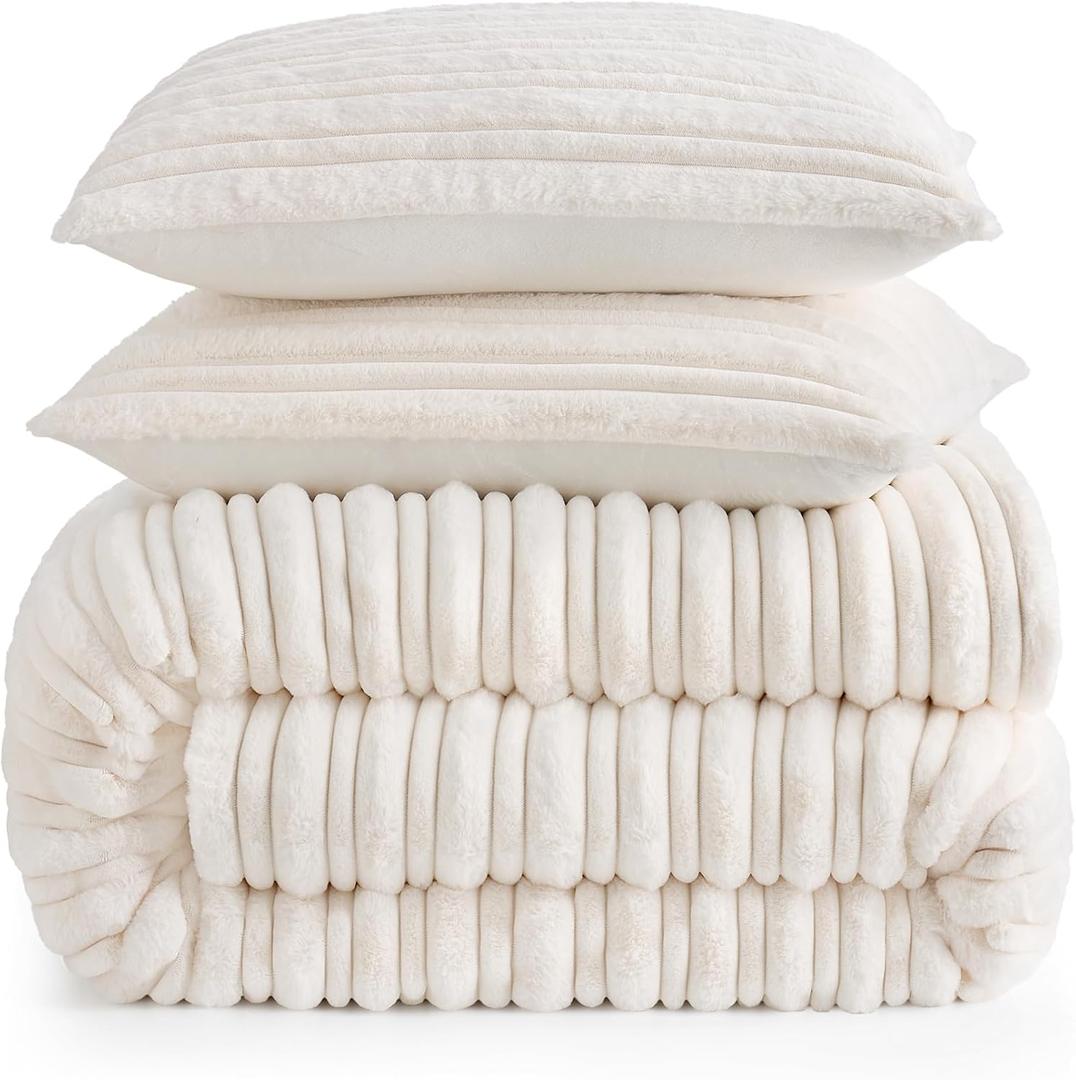 UGG Brinkley King Size Comforter Set  Plush Faux Fur Bedding for Cozy Farmhouse & Boho Chic Decor, Hotel-Style Comforter King Size with 2 Pillow Shams, Soft Bedding Set, Snow White (King)