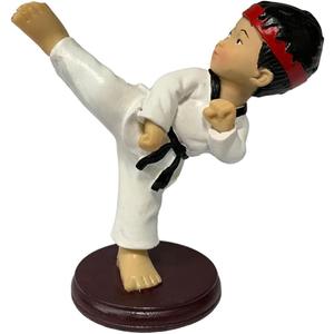 LOGOFUN Karate Boy Ornament Taekwondo Character Doll Karate Taekwondo Figurine Resin Crafts for Office Car Mini Decoration