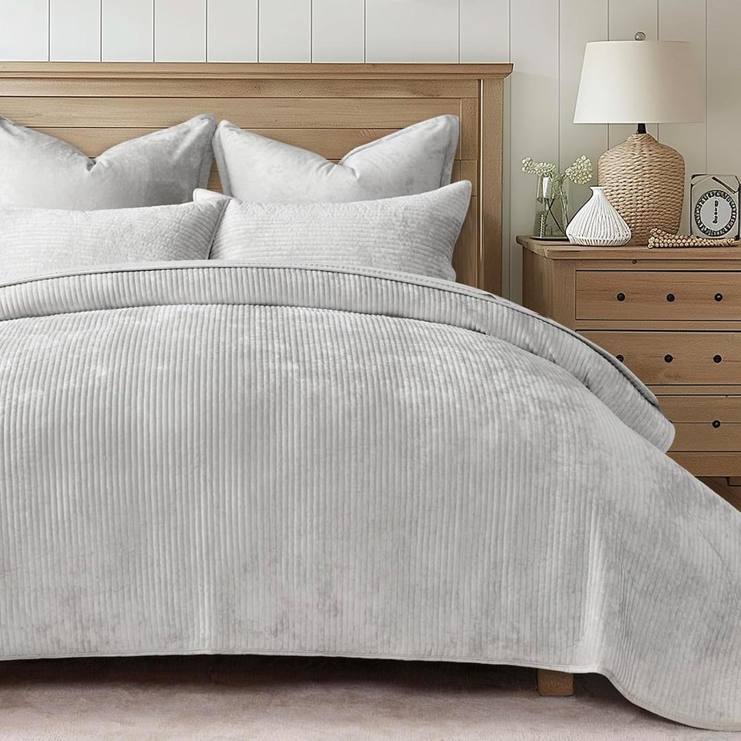 EverGrace Velvet Quilt Set Queen Size, Luxurious Soft Quilted Bedding Sets, Lightweight Velvet Comforter for All Season, Striped Channel Bedspread Coverlet with 2 Shams, Frost Gray, Full/Queen