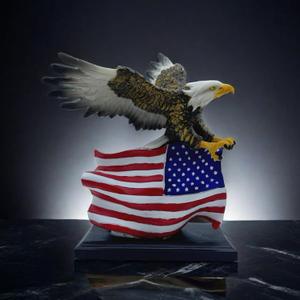 FUNSXBUG Bald Eagle with American Flag Statue Figurines Sculpture Collectibles Home Office Desktop Outdoor Garden Display Decoration