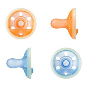 Tommee Tippee Breast-Like Night Newborn Pacifier, 0-6 Months, Breast-Like Baglet, BPA-Free Binkies, Glow in The Dark Technology, Orange/Blue, Pack of 4