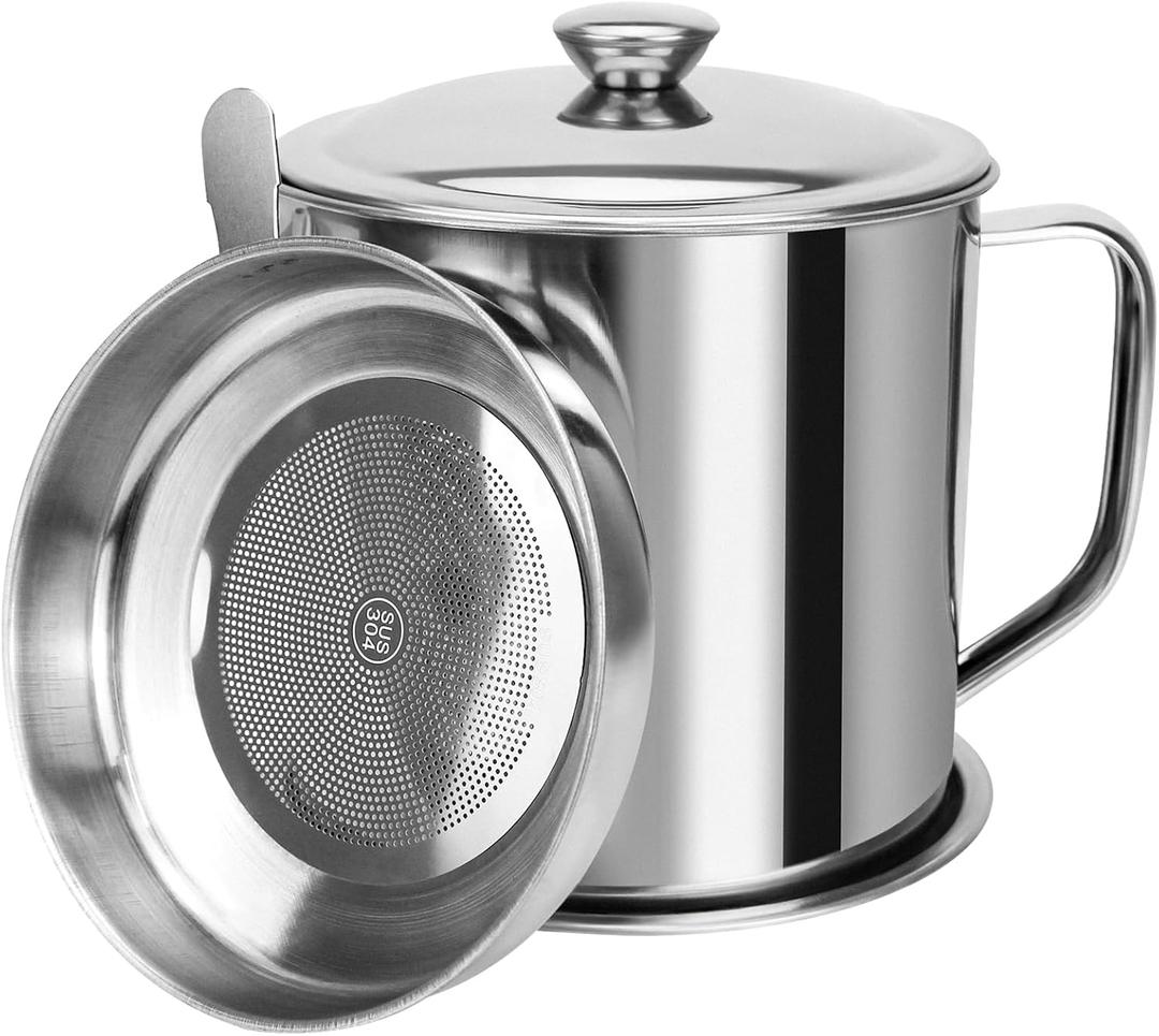 Bacon Grease Container,Kitchen Oil Container Can with Strainer and Anti-slip coaster tray for Store Meat Frying Oil and Cooking Grease Storage (Silver~2)