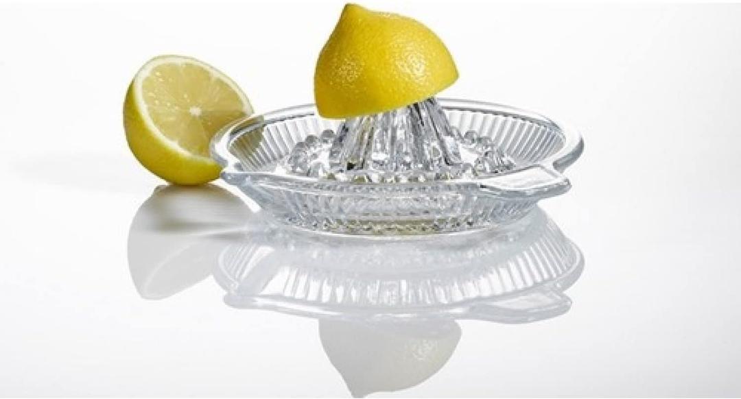 Lemon Squeezer, Portable Citrus Juicer, Crystal Reamer Manual Juicer with Handle and Spout for Fresh Juice, Lime Orange, Heavy Clear Glass
