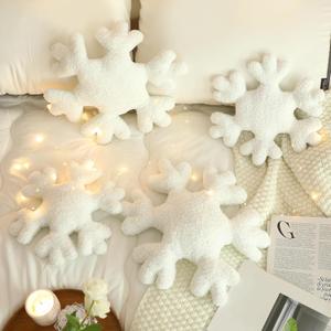 Huwena 4 Pcs Winter Snowflake Pillows Decorative Winter Snowflake Throw Pillows White Pillow Plush Cute Pillow for Couch Sofa Bed Decoration (11.81 Inch,15.75 Inch)