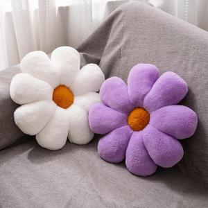 2pcs Lavender White Flower Throw Pillows Set, Cute Preppy Room Decor Aesthetic Daisy Shaped Pillow for Girls Bedroom Bed Sofa Couch Chair Decor (Lavender & White)