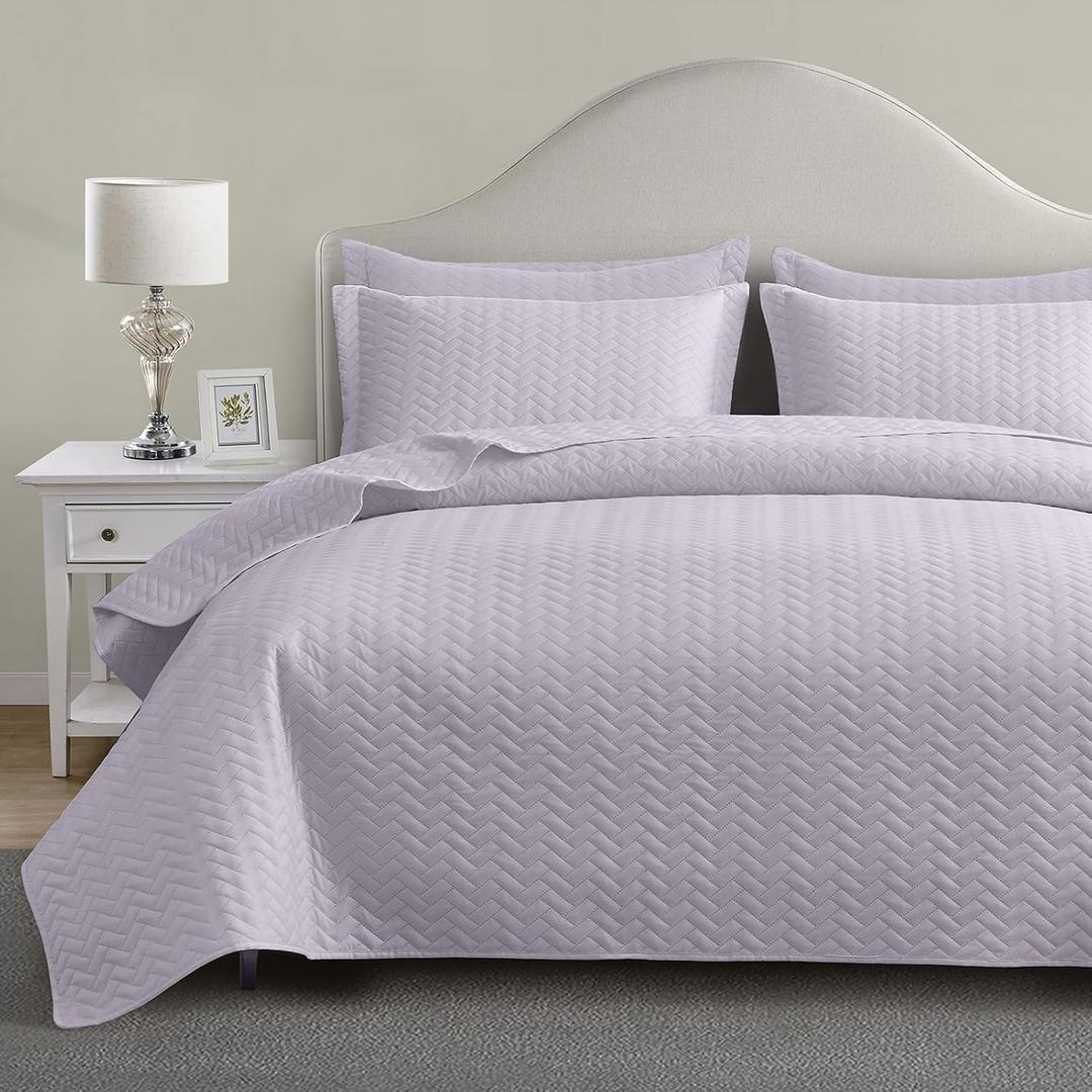 Maple&Stone Lilac Purple Quilt Set King Size, Lightweight Bedspread Ultrasonic Chevron Pattern Light Coverlet for All Season Comforter Bedding Decor - 3 Piece King Bed Cover Sets (King (106'' x 96''))