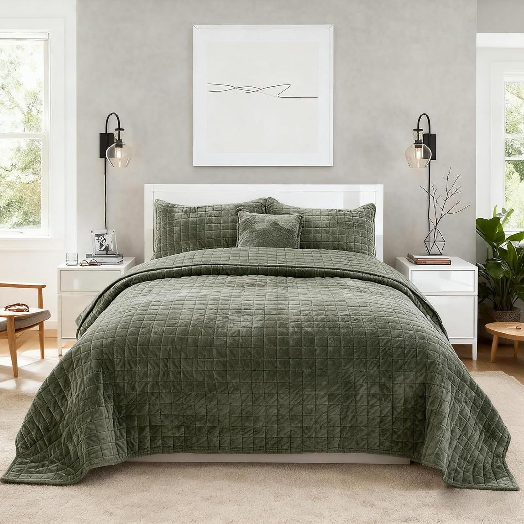 Quilt Set Oversized King Size 120x128 Luxurious Velvet Bedding Sets with 2 Pillow Shams 20x36 3 Pieces Ultra Soft Quilted Bedspread Coverlet Comforter for All Season,Army Green