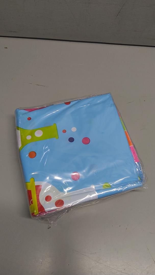 Tablecloth & Plates for Holidays, Celebrations, Amount Unknown