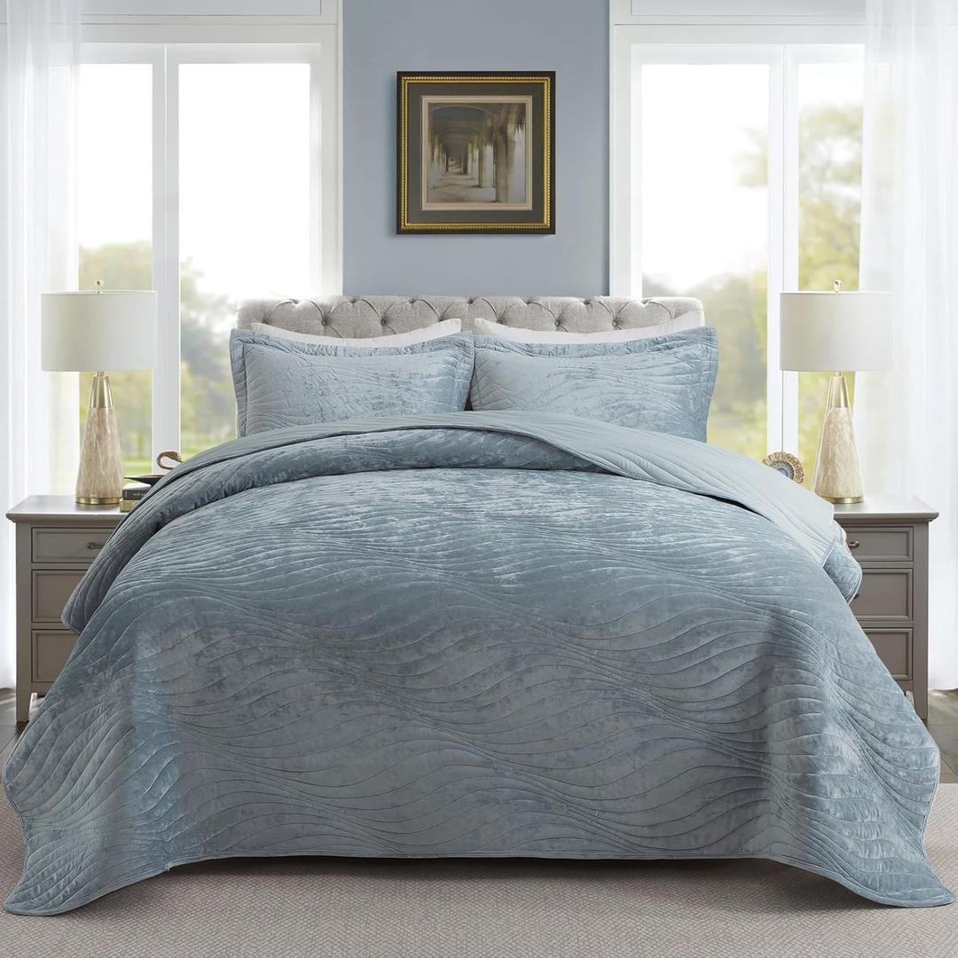 Travan Luxury Velvet Quilt Set King Size, Ultra Soft Velvet Bedding Sets, Lightweight Quilted King Quilt Bedding Set, Oversized Bedspread Coverlet with 2 Shams for All Season, Light Blue (KING/CAL.KING (106"x98"))