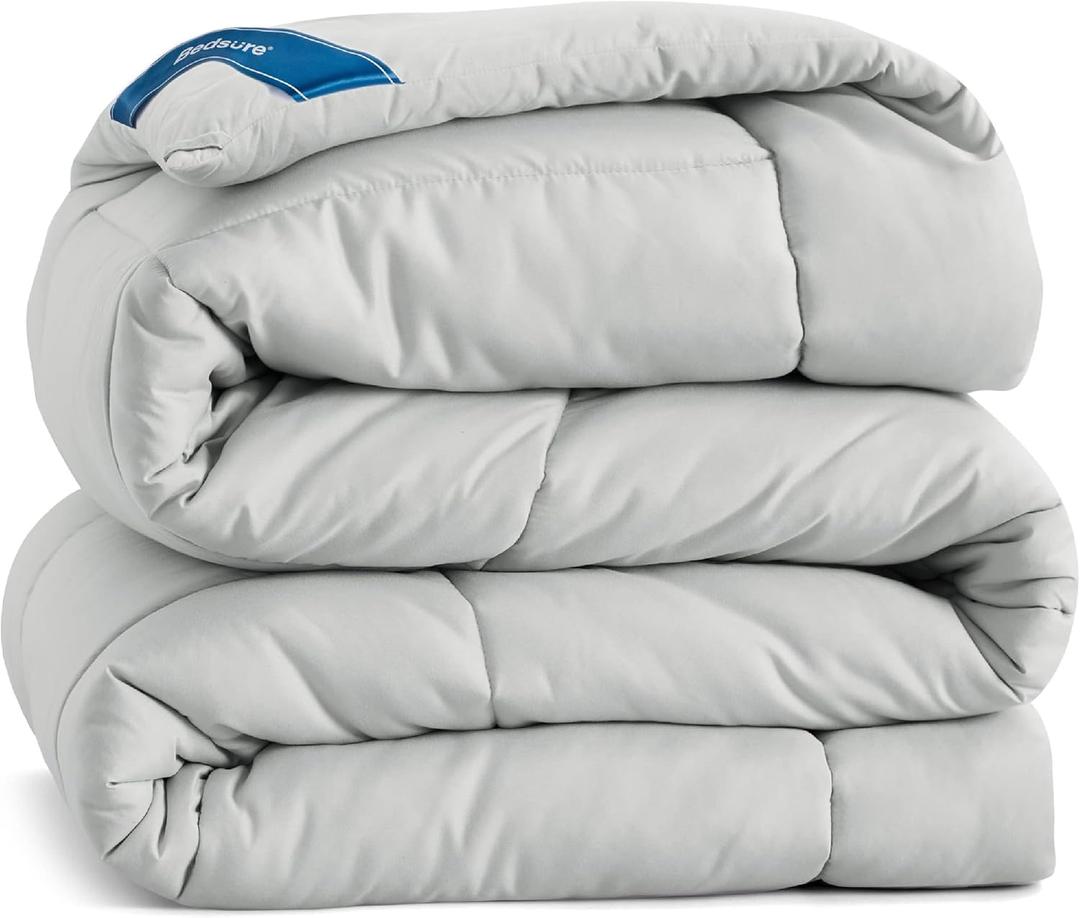 Bedsure Comforter Duvet Insert - Quilted Comforters Twin Size, All Season Duvet, GentleSoft Down Alternative Bedding, with 8 Tabs, Gifts for Women/Men, Light Grey, Twin 88 x 68 Inches Bedsure Comforter Duvet Insert - Quilted Comforters Twin Size, All Season Duvet, GentleSoft Down Alternative Bedding, with 8 Tabs, Gifts for Women/Men, Light Grey, Twin 88 x 68 Inches