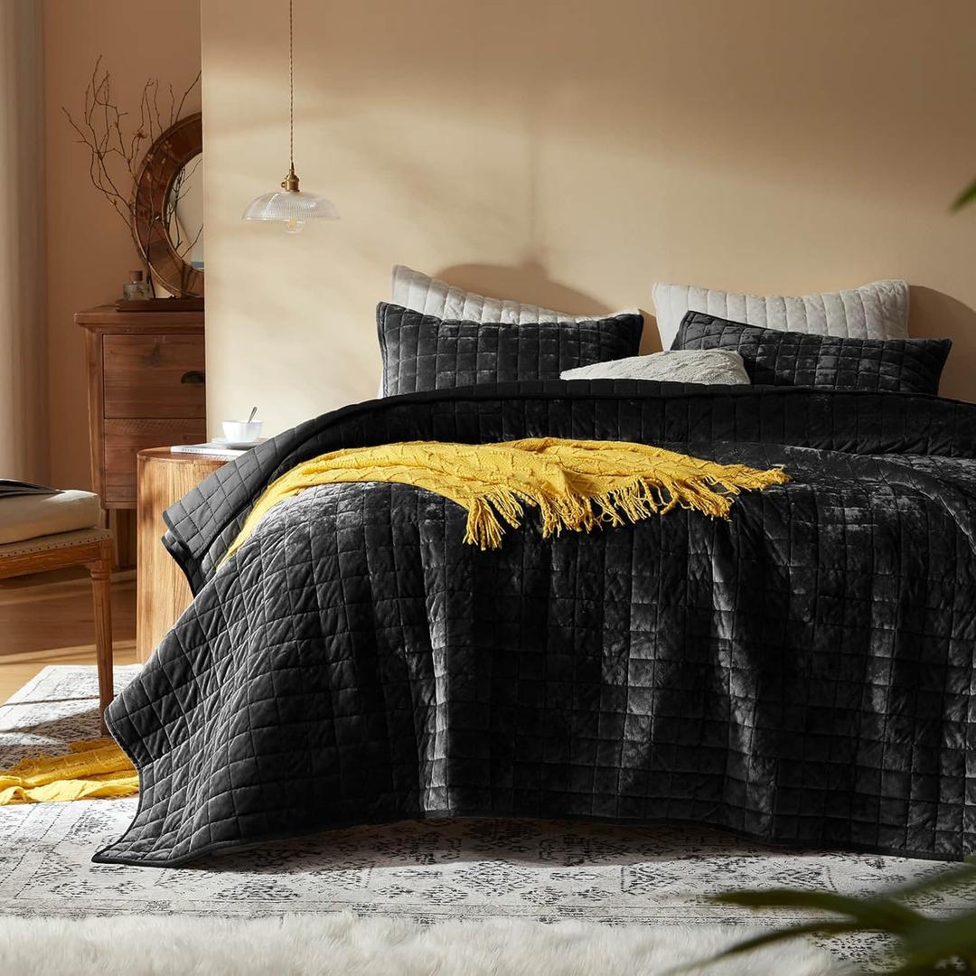 LEAONME Velvet Quilt California King118''x106'', Lightweight Black Velvet Comforter Set with 2 Pillow Shams, Soft Oversized Bedspread Coverlet Quilted Bedding Set for All Season