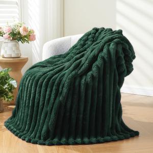NEWCOSPLAY Super Soft Throw Blanket Dark Green Premium Silky Flannel Fleece 3D Ribbed Jacquard Lightweight Bed Blanket All Season Use (Dark Green Ribbed, Throw (50"x60"))