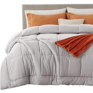 Bedsure Comforter Duvet Insert - Quilted Comforters Cal King Size, All Season Duvet, GentleSoft Down Alternative Bedding, with 8 Tabs, Gifts for Women/Men, Light Grey, California King, 96 X 102 Inches