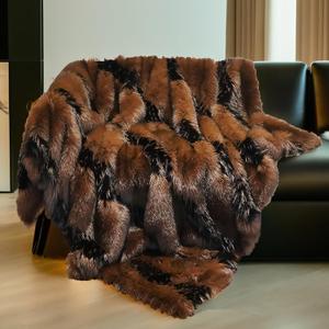 inchgrass Fox Faux Fur Blanket Luxury Fur Throw Blanket Sofa Fluffy Blanket Super Warm Elegant Cozy Fuzzy Throw Blankets for Couch,Armchair and Bed Washable Plush Blankets 74"x90" Brown Throw Blanket
