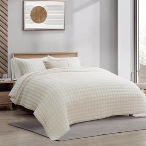 RECYCO Luxury Velvet Quilt Set Full Queen Size, Lightweight Velvet Comforter Set, Oversized Bedspread Coverlet Quilted Bedding Set, with 2 Matching Pillow Shams, for All Season, Cream White (Full/Queen (88" x 92"), Cream White)