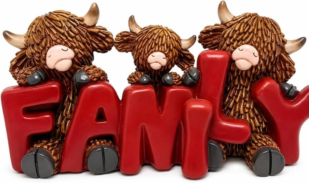Cute Highland Cow Family Figurine Holding Red Family Letters, Romantic Resin Statue as Heartwarming Housewarming Gift, Shelf & Mantel, Unique Animal Sculpture for Family & Animal Lovers (C)