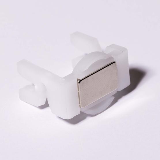 Magnetic C9 Christmas Light Clip, 100 Pack