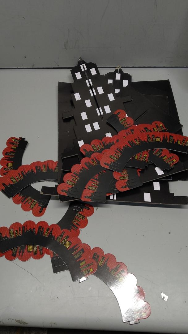 16 Pcs Large Hero Party Favor Boxes with 10 Pcs Cards Skyscraper City