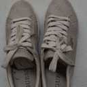 GUESS Women's Genza Sneaker (7.5, Dove 150)