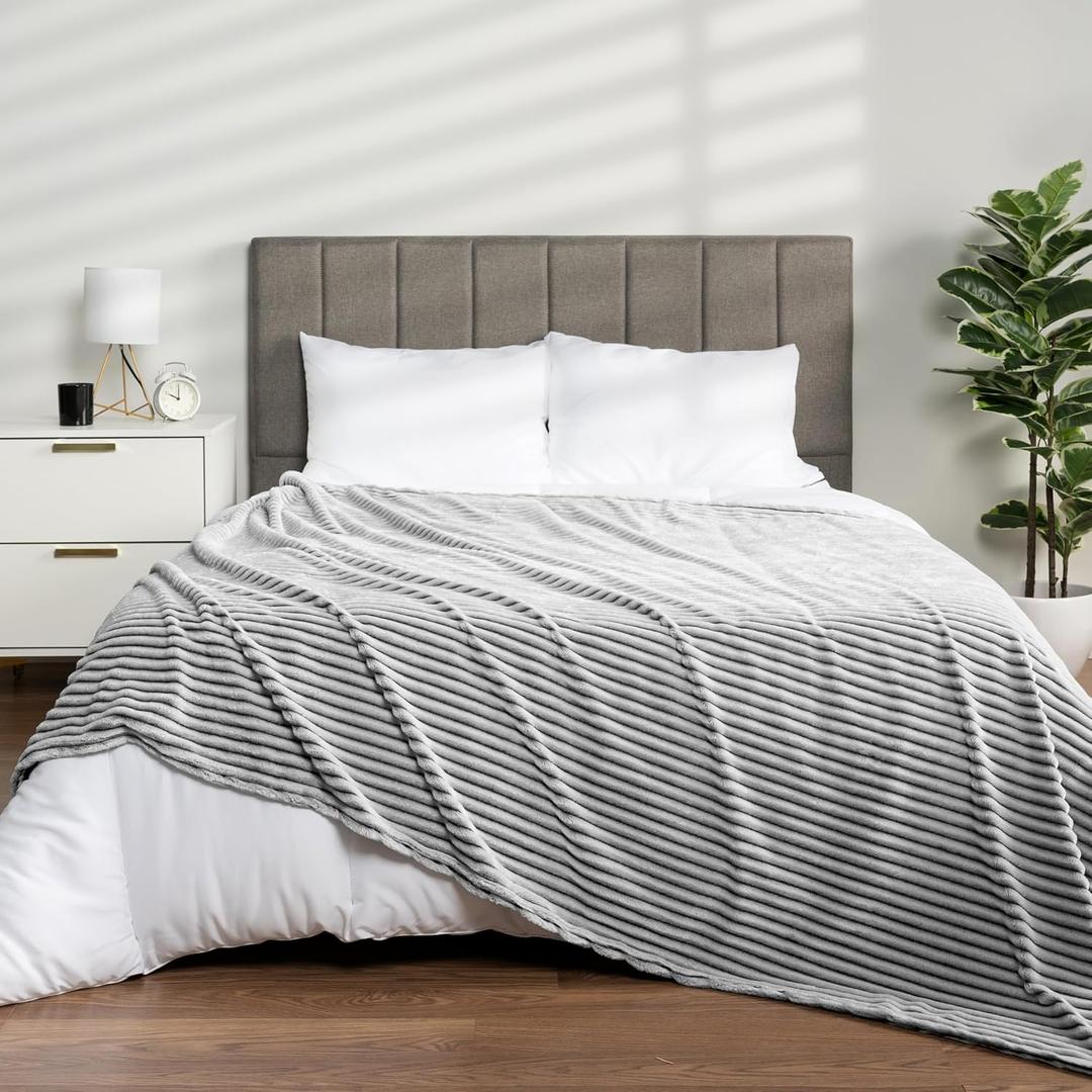 Pavilia Soft Fleece King Bed Blanket, Black and White, Large Fuzzy Plush Flannel, Warm Cozy Ribbed Microfiber for Sofa Couch, Lightweight Striped, 108x90