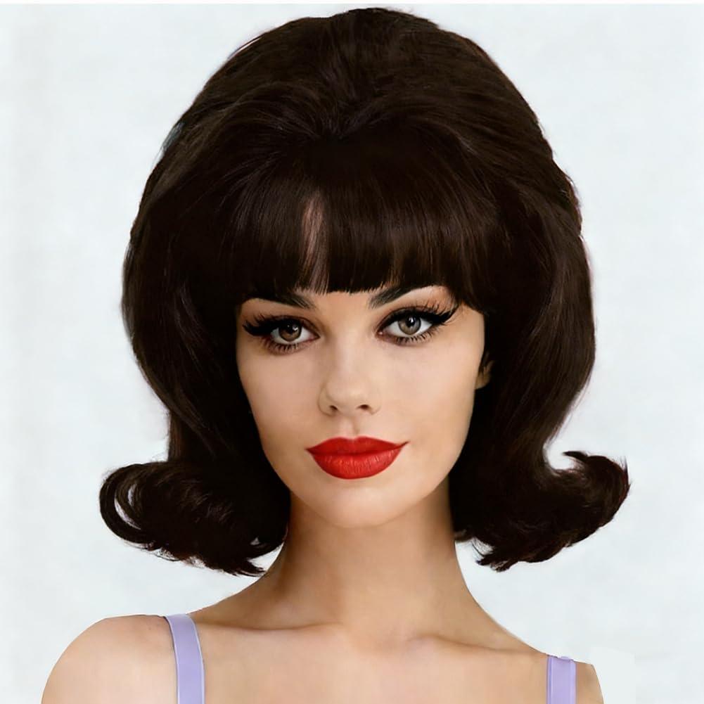 Short Brown Wig With Bangs for Women 50s 60s Retro Bouffant Beehive Wigs Shoulder Length Synthetic Fiber Wig for Costume Daily Cosplay Use