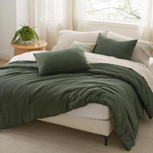 Bedsure Queen Size Comforter Set, Dark Green Soft Prewashed Bedding for All Seasons, 3 Pieces GentleSoft Warm Down Alternative Bed Set, 1 Lightweight Comforter (90"x90") and 2 Pillowcases (20"x26") (Queen, 04 - Dark Green)