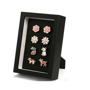 ZAYHENYOO Pin Display Case, Enamel Pin Collection Display with Deep Shadow Box Picture Frame with True Glass or DIY Craft Shadowbox for Shells/Flowers, Hanging or Tabletop Display(Black, 1P 4*6)