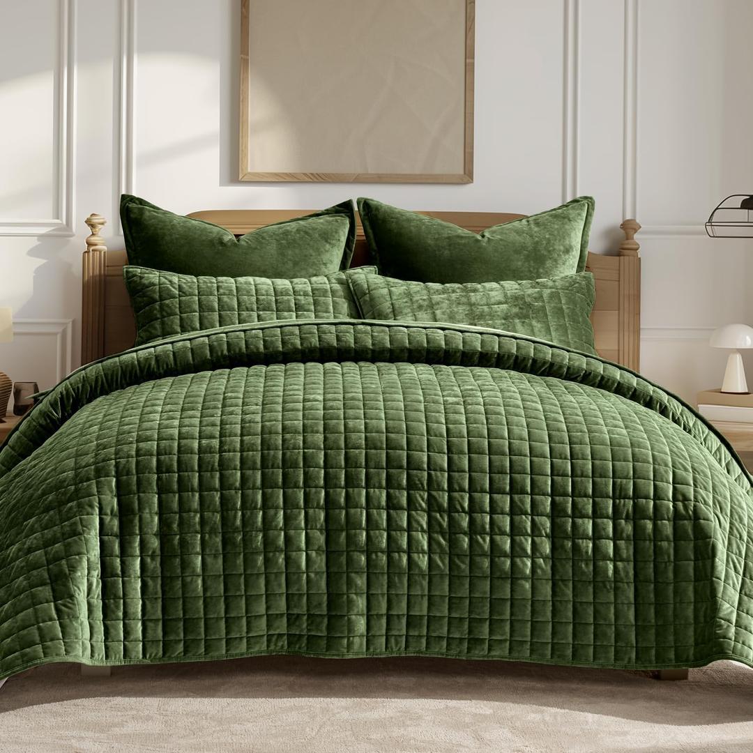 RECYCO Luxury Velvet Quilt Set King Size Bedding Sets, Ultra Soft Velvet Comforter Set, Lightweight Channel Box Stitch Oversized Bedspread Coverlet for All Season, with 2 Shams, Loden Green