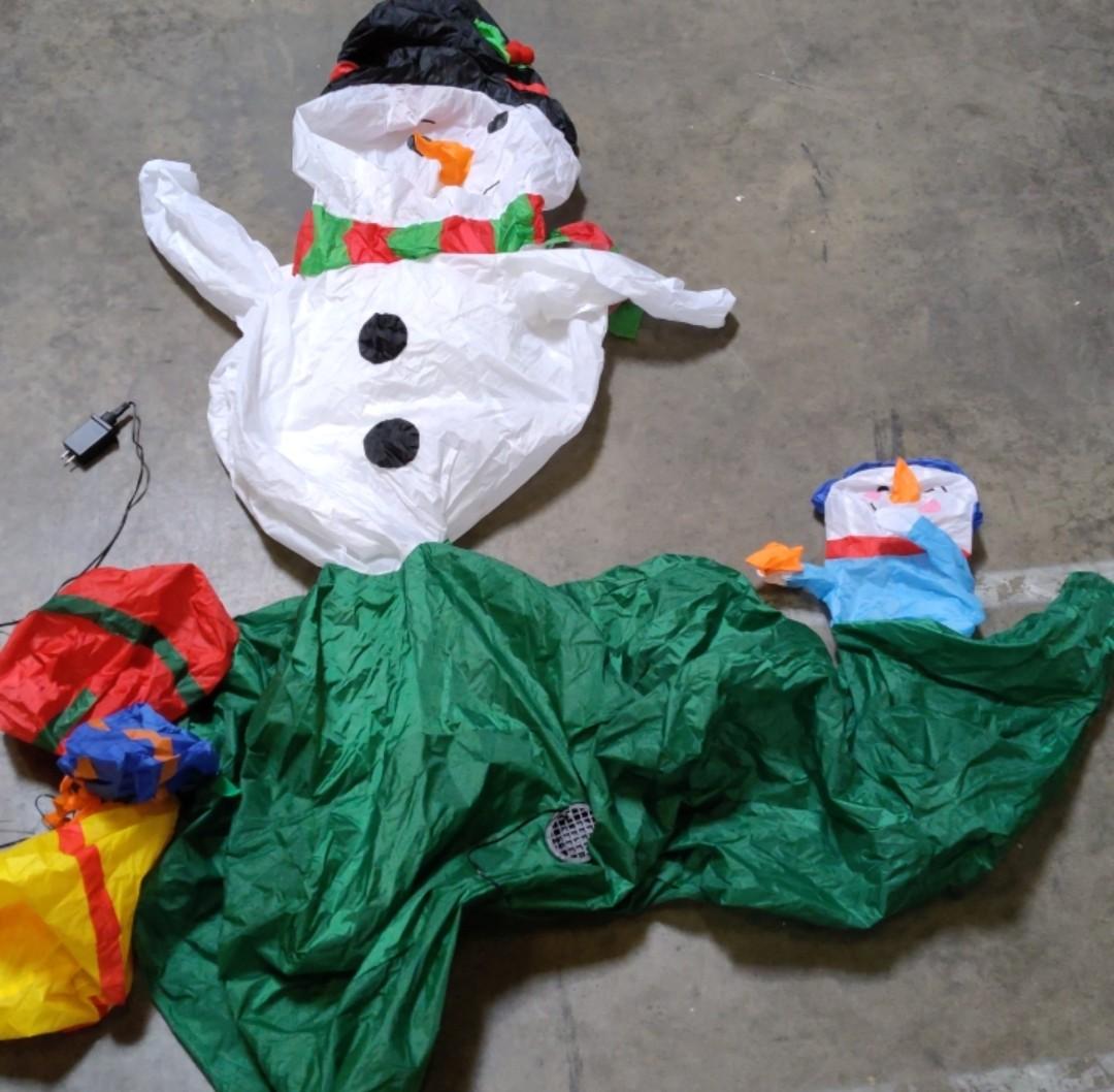 5 FT Christmas Inflatable Snowman Outdoor Yard Decorations, Xmas Blow up Snow Man Built-in Colorful Rotating LED & LED Lights, Winter Outside Decorations for Garden Patio Lawn Party Xmas Gifts