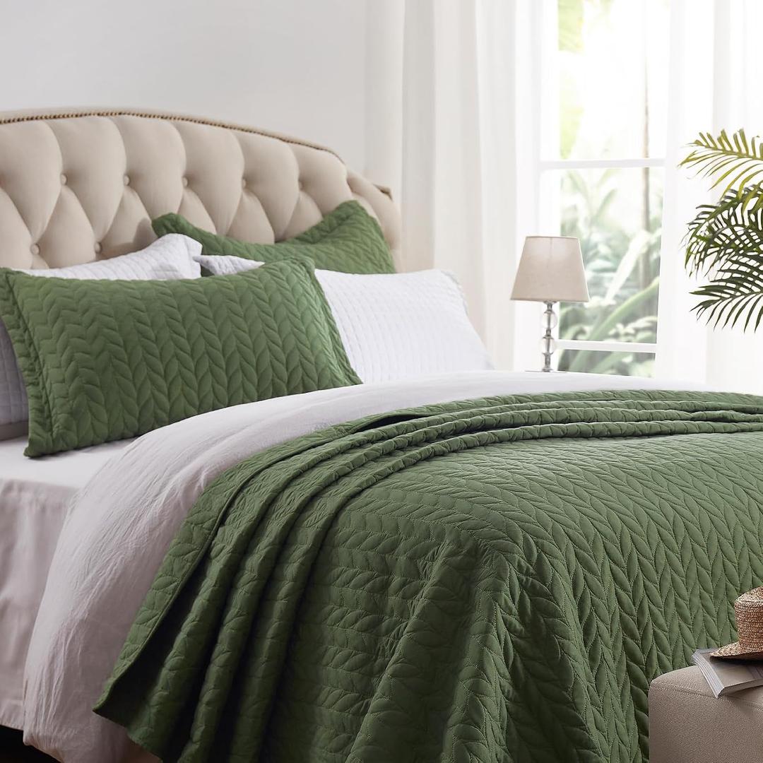SunStyle Home Olive Green King Quilt Bedding Set, Lightweight Comforter Bedspread Blanket King Size Quilt, Luxury Quilted Stitching Coverlet with 2 Pillow Shams Leaf Embroidered Pattern All Seasons