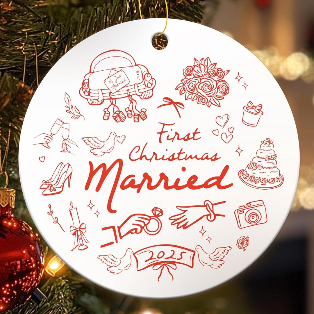 2 x First Christmas Married Ornament Gifts for Couple, 2025 Funny Newlyweds Wedding Ornaments for Christmas Tree, Ceramic