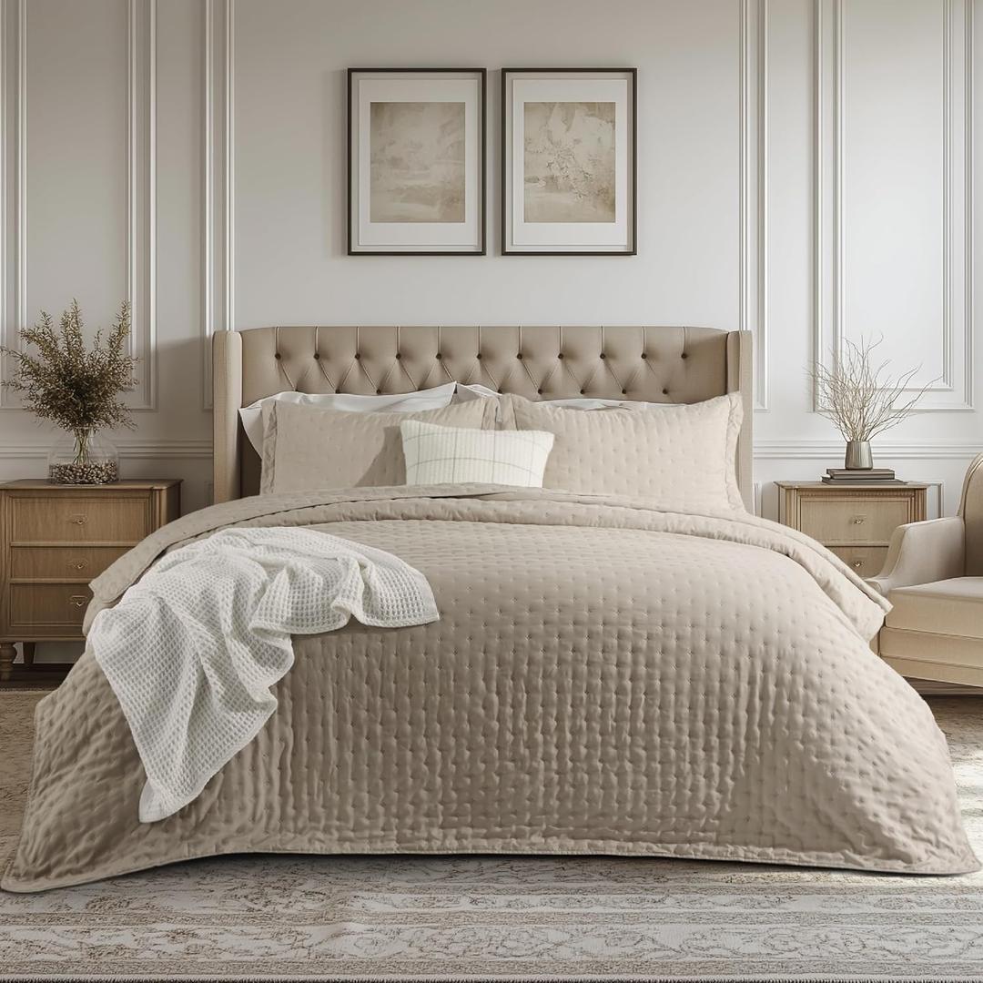 Bedsure King Quilt - Taupe Bedspread King Size & Lightweight Comforter, Modern Farmhouse Coverlet with Clover Pattern, Ultra Soft All-Season Bedding, 106 x 96 Inches | Stitch-Free Quilting, Ultra Soft, Lightweight, Machine Washable, Pet-Friendly