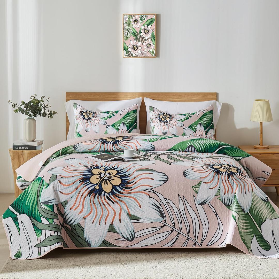 Yogeneg Queen Quilt Bedding Set,White Green Botanical Pattern Blush Full/Queen Quilt Set,3 Piece Lightweight Soft Summer Bedspread Coverlet with 2 PIillow Shams,All Season(Blush,90"x96")