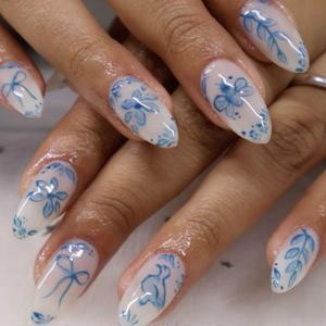 24Pcs Blue Flower Press on Nails Medium Almond Fake Nails Spring White Blue Plants Acrylic False Nails Cute Bow Nude Full Cover Glue on Nails White Porcelain Glossy Stick on Nails for Women