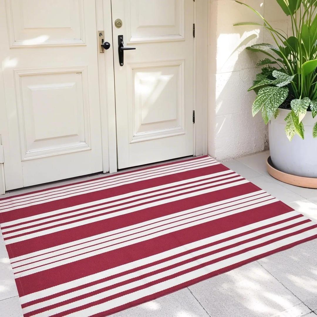 USTIDE Red and White Striped Outdoor Rug 35.4'' x 59''Cotton Hand-Woven Rug Washable Outdoor Doormats Outdoor Entrance Mat for Front Door Kitchen Entryway Patio Front Porch Christmas Door Mat