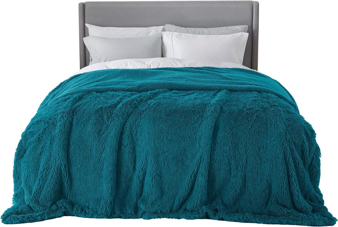 Bedsure GentleSoft Fluffy Turquoise Teal Blankets Queen Size for Bed, Thick Sherpa Faux Fur Fleece Fuzzy Plush Winter Warm Soft Full Queen Blankets, Bedroom Teal Decor Cozy Gifts for Women Men, 90x90