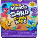 Kinetic Sand Dog House - with 170 g Magic Beach Sand, 1 Dog Figure and Accessories for Creative Indoor Sand Play Fun, for Children from 3 Years