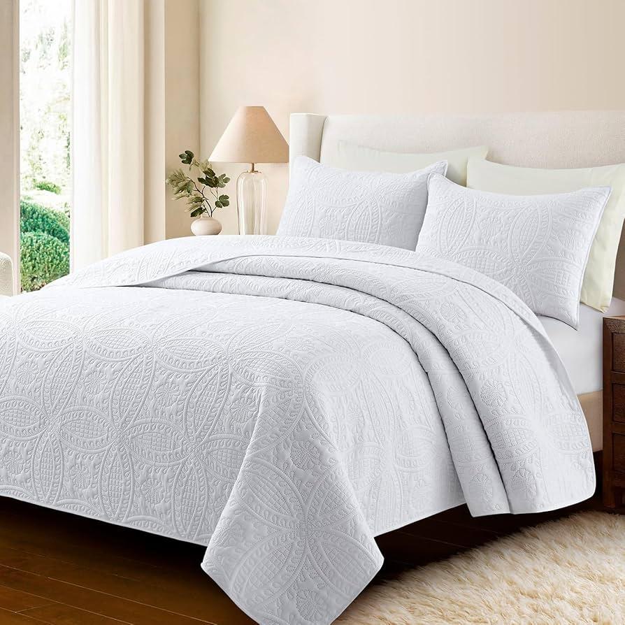 Quilt Bedding Set Size (90" x 96") + 2 Pillow Shams (20" x 29"+ 2") - 3 Pcs All Season Lightweight Reversible Microfiber Coverlet Floral Embossed Quilt Bedspread (White)