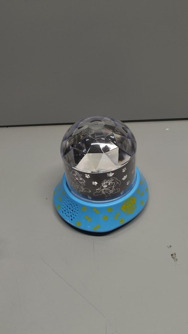 LEXiBOOK - Paw Patrol, Nightlight Projector with Speaker, Luminous projections on The Ceiling, Paw Patrol Icons, Kids Bedroom lamp, Color Decorative Light - NLJ035PA