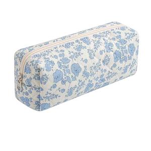 HHQQWZ Cute Floral Cotton Makeup Brush Cosmetic Bag for Women, Travel Quilted Zipper Make Up Bag, Flowers Toiletry Organizer Case Kawaii Makeup Cosmetic Travel Cloth Pouch (Blue Floral)