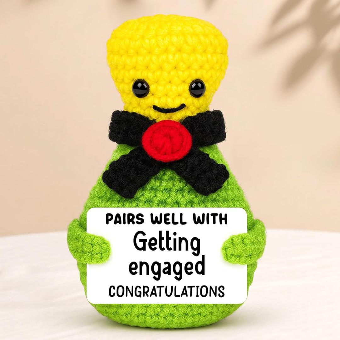 2 x BiuNiuring Engagement Gifts for Couples Newly Engaged, Unique Funny Champagne Handmade Crochet Engagement Gifts for Bride-to-Be, Women, Fianc, Her, First Christmas Ornament 2025 Party Decoration, (Mix)