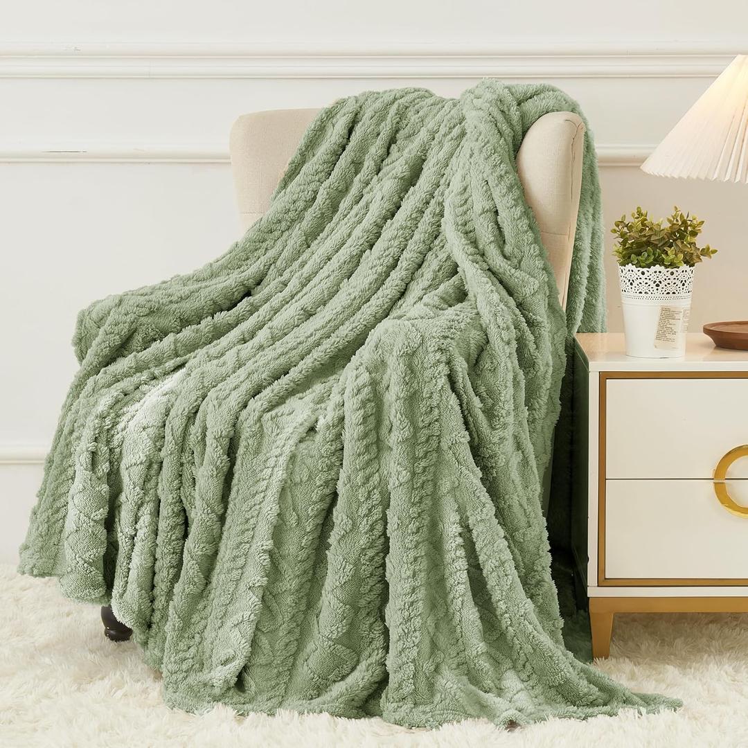 Aganear Flannel Throw Blanket - Cozy Soft Lightweight Fuzzy Blanket for Women Portable Throw Blankets for Couch, Warm Present for Birthday, Christmas, Halloween, Housewarming(50"x60", Sage Green)